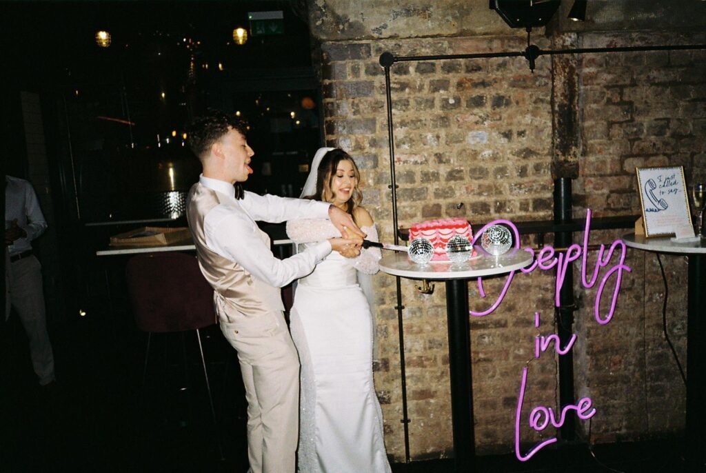 A bride has gone viral after taking her husband’s unusual surname, becoming Laura Large. The 4ft 11in newlywed embraced the name, sparking jokes and praise online.