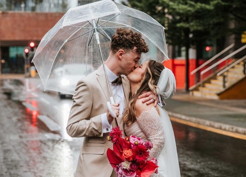 A bride has gone viral after taking her husband’s unusual surname, becoming Laura Large. The 4ft 11in newlywed embraced the name, sparking jokes and praise online.
