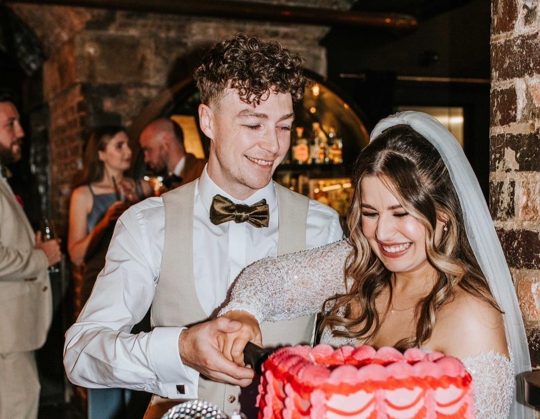A bride has gone viral after taking her husband’s unusual surname, becoming Laura Large. The 4ft 11in newlywed embraced the name, sparking jokes and praise online.