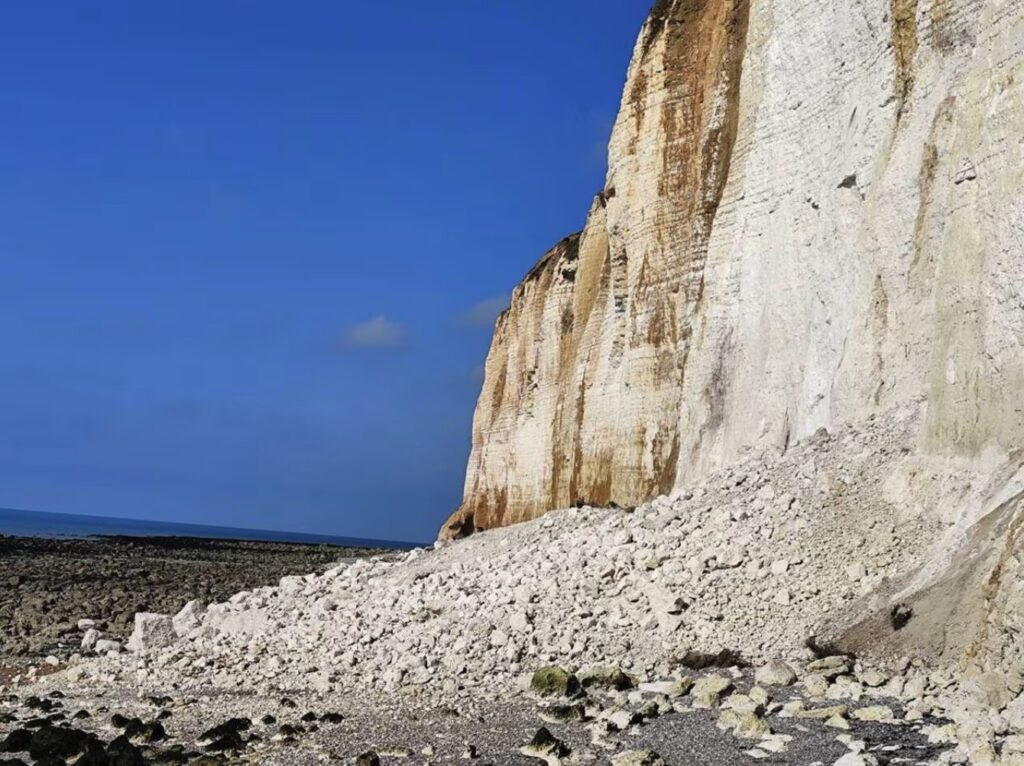 Huge chalk cliff collapses in Normandy sending tonnes of rock crashing onto beach - dramatic landslide near Petites Dalles shocks locals but miraculously no injuries.