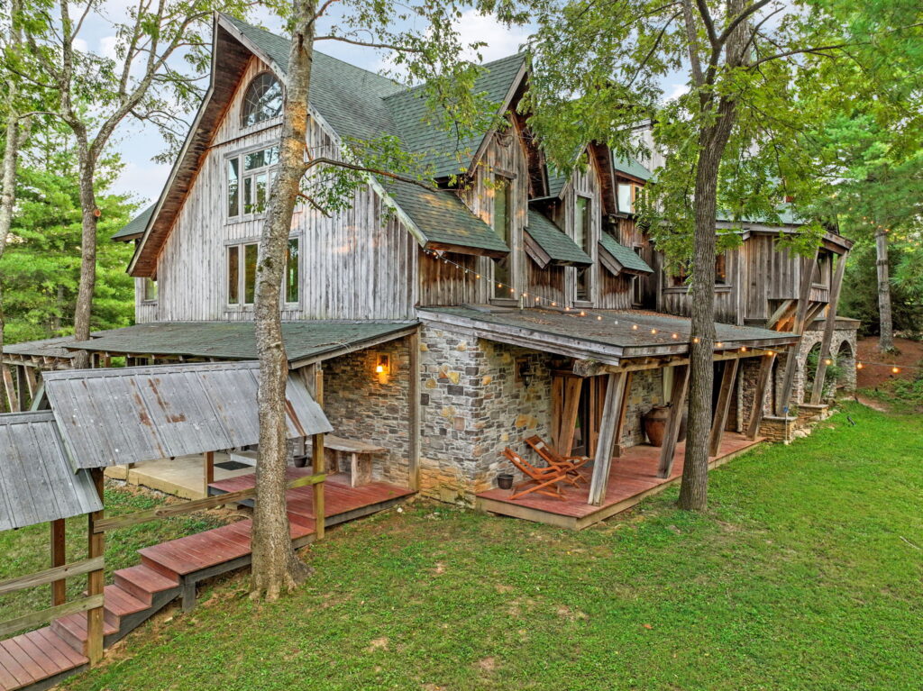 Legendary Nashville recording studio Dark Horse hits market for \$24m - estate where Taylor Swift, Dolly Parton and Shawn Mendes recorded comes with luxury manor house.