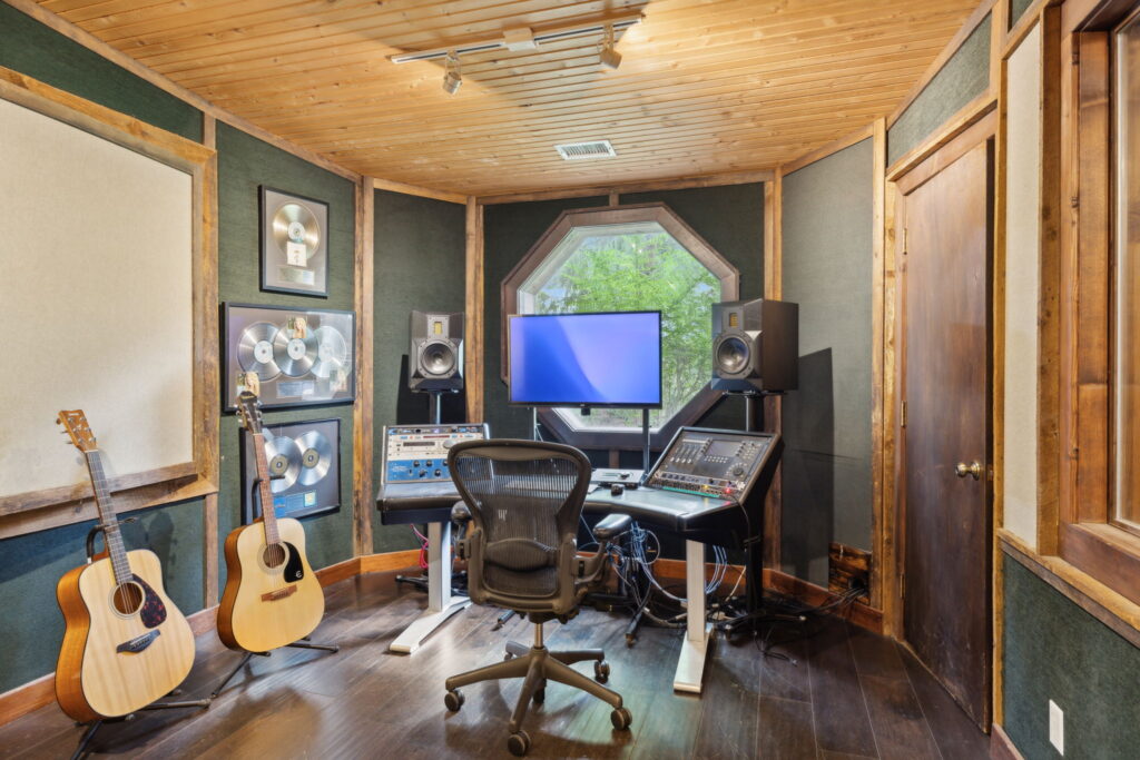 Legendary Nashville recording studio Dark Horse hits market for \$24m - estate where Taylor Swift, Dolly Parton and Shawn Mendes recorded comes with luxury manor house.