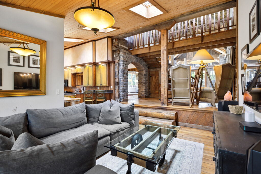 Legendary Nashville recording studio Dark Horse hits market for \$24m - estate where Taylor Swift, Dolly Parton and Shawn Mendes recorded comes with luxury manor house.