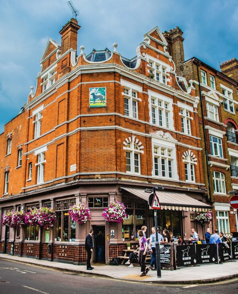 Taylor Swift fans can toast her engagement with free bubbly at The Black Dog pub in Vauxhall London - the bar named on her album is offering drinks for Swifties.