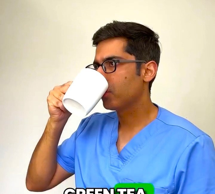 Harvard trained doctor shares three drinks that may help fight cancer including matcha green tea, green smoothies and turmeric lattes packed with powerful antioxidants.