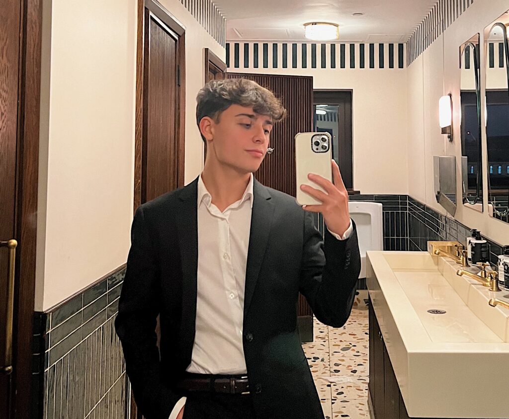 American tourist nearly arrested in London after Airbnb mix up - Nick Toteda confuses British floor system and accidentally enters wrong flat before realising mistake.