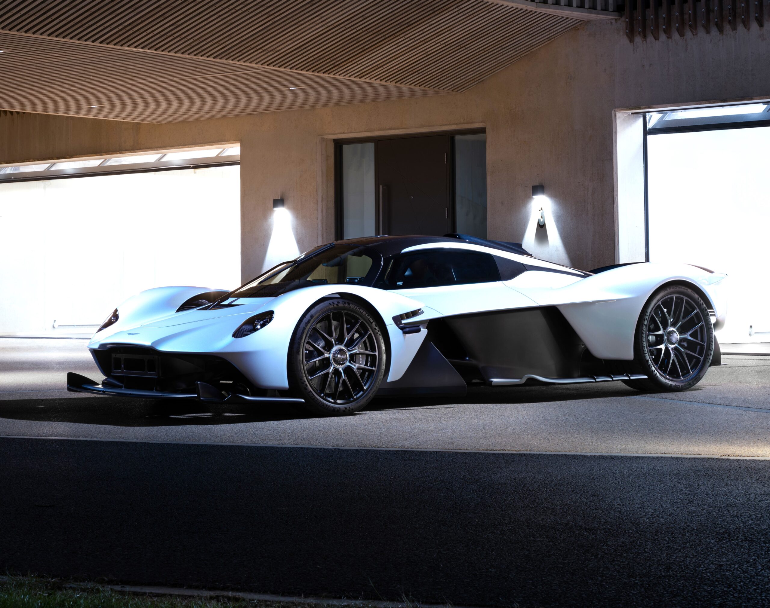 Daniel Ricciardo’s Aston Martin Valkyrie hypercar, one of only 275 made, is set to fetch £2.4m at auction, boasting 1,000bhp, 220mph speed and F1 inspired design.