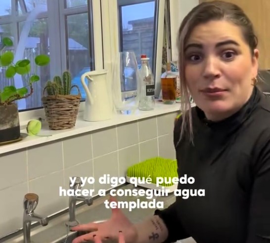 Spanish woman in UK uses plastic bottle hack to mix twin taps - Carmen Agraz’s clever DIY trick lets her wash with lukewarm water while renting an old Maidstone home.