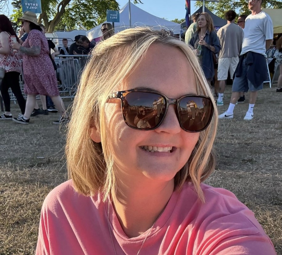 A wedding guest sparked outrage after ordering a pizza during an eight-hour food wait, splitting opinion online as some branded it disrespectful while others said it was justified.