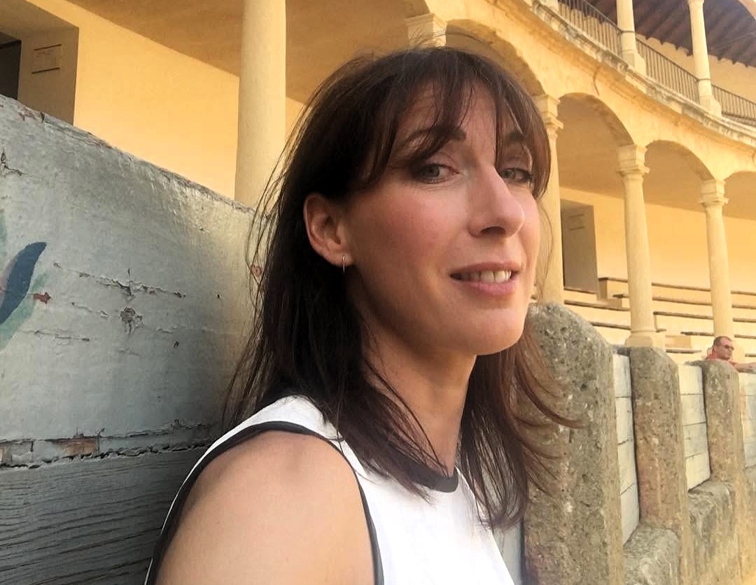 Samantha Cameron’s fashion brand Cefinn closes after eight years with a final sale offering up to 40 percent off dresses, tops and blazers as operations wind down.