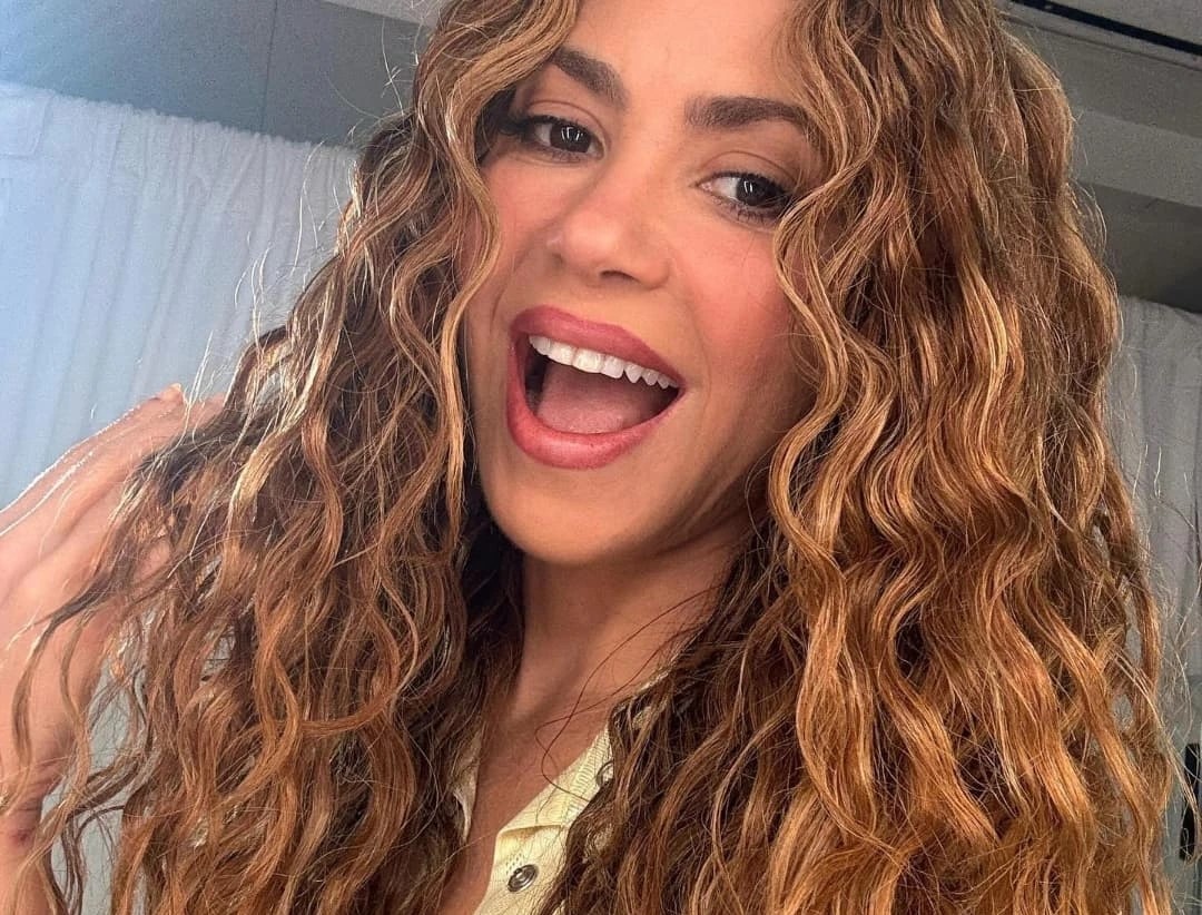 Shakira’s Mexico concert was delayed nearly three hours after torrential rain flooded her dressing room, but the star braved the storm to perform for her loyal fans.