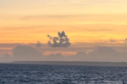 Pensioner captures ship-shaped cloud off Cornwall coast - photo taken in Mousehole near Penzance sparks comparisons to Blue Peter badge, Jack Sparrow and Peter Pan.
