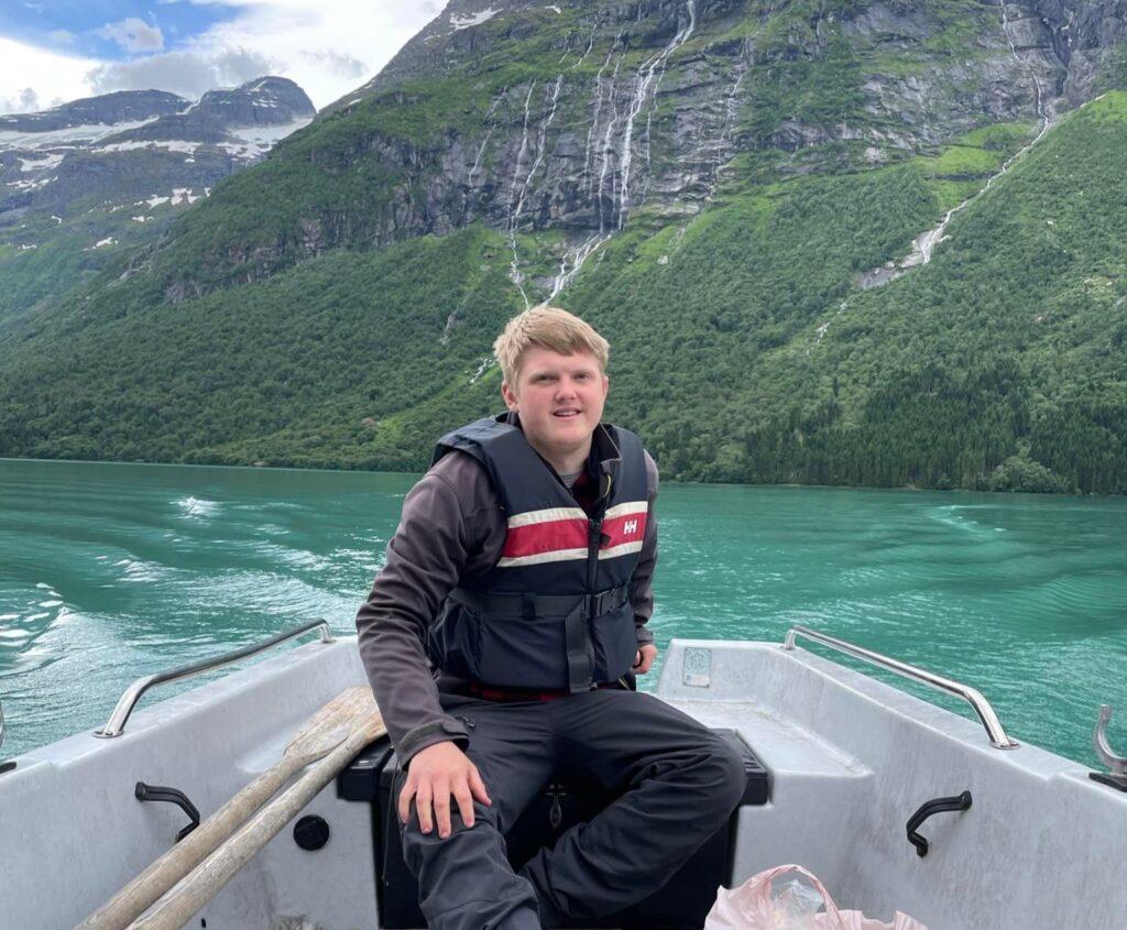 Norwegian fisherman lands 44-stone bluefin tuna after 3 hour battle - sells £2,241 catch to sushi restaurants and now hopes to reel in a sweet and nice girlfriend.