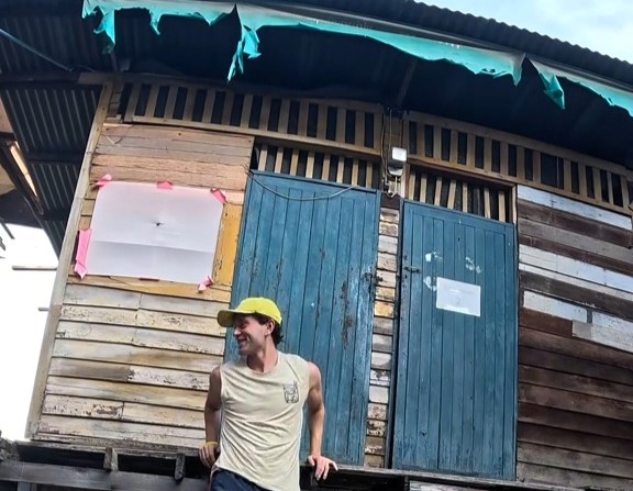 Traveller stays at world’s cheapest Airbnb in Bangkok for just £1.75 a night. Viral video shows rickety shack with mosquito net, outdoor kitchen and quirky homemade gym.