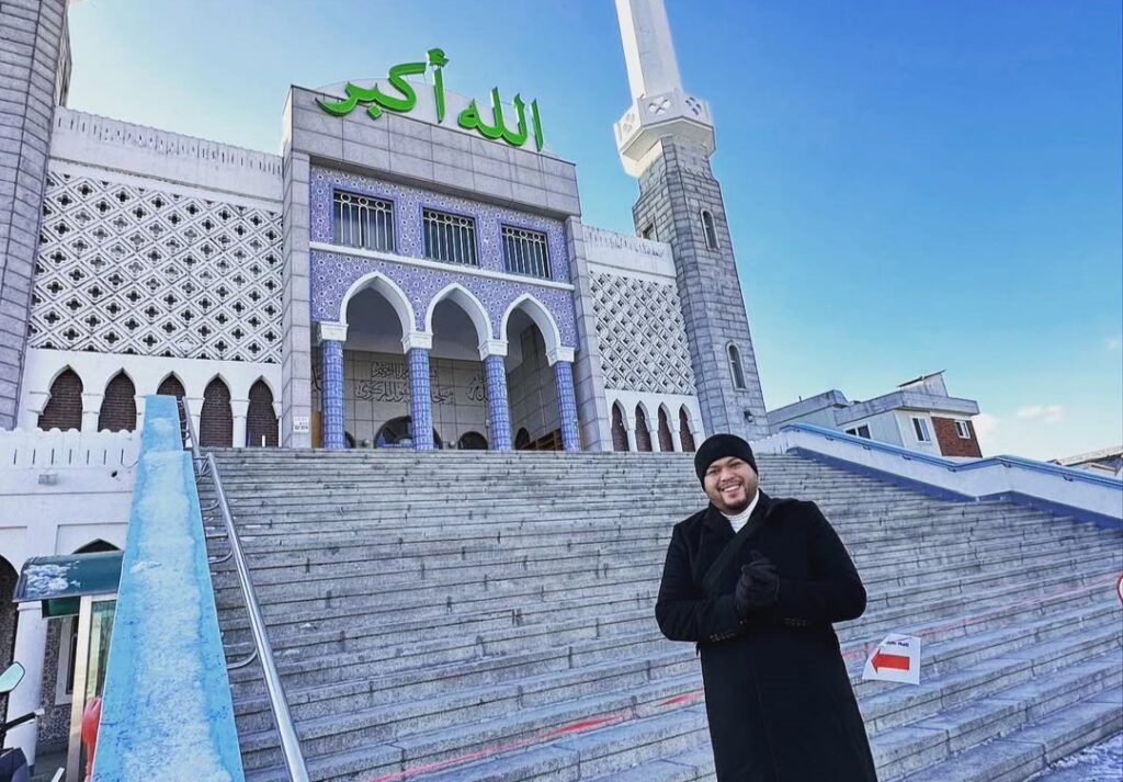 Shallum Mas blew £60k on luxury goods and gambling before spiralling into £58k debt – but turned his life around with strict budgeting, sacrifices and a debt diet.