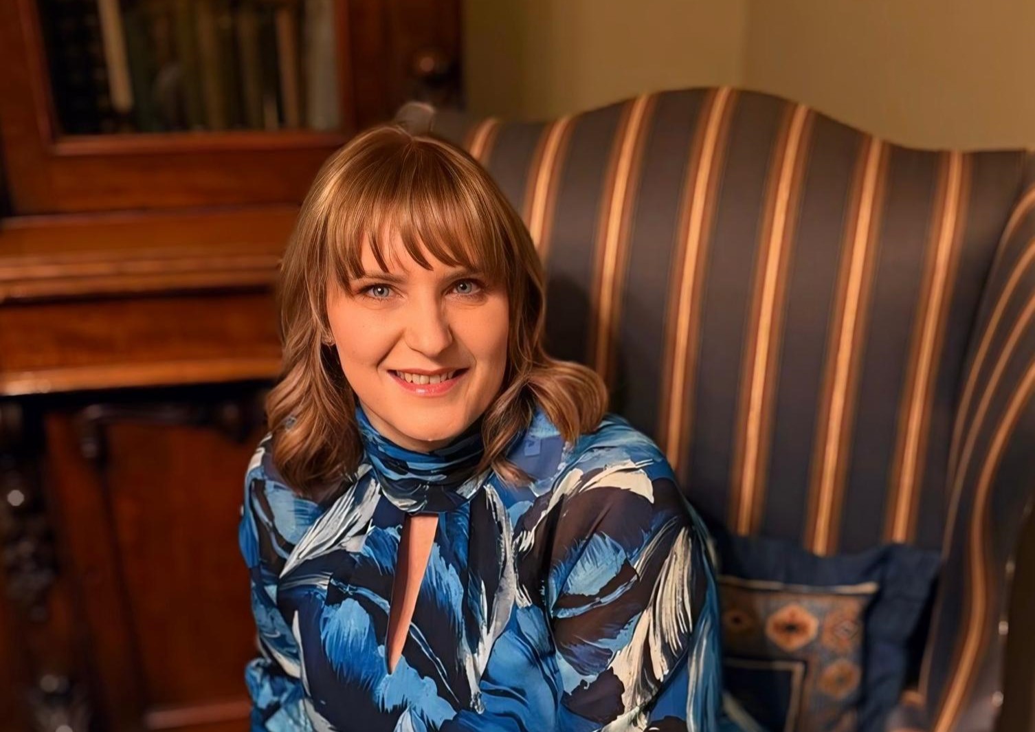 A celebrity psychic revealed eight surprising ways spirits make contact including flickering lights familiar scents animal messengers and songs that play at just the right moment.