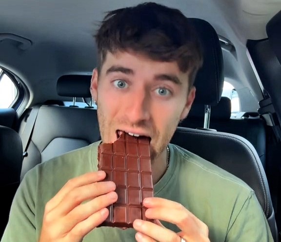 TikToker Carmie Sellitto shocked fans after spending £50 on a Harrods lunch - including £20 sushi and an £18 chocolate bar - with viewers calling the luxury meal “wildly overpriced.”