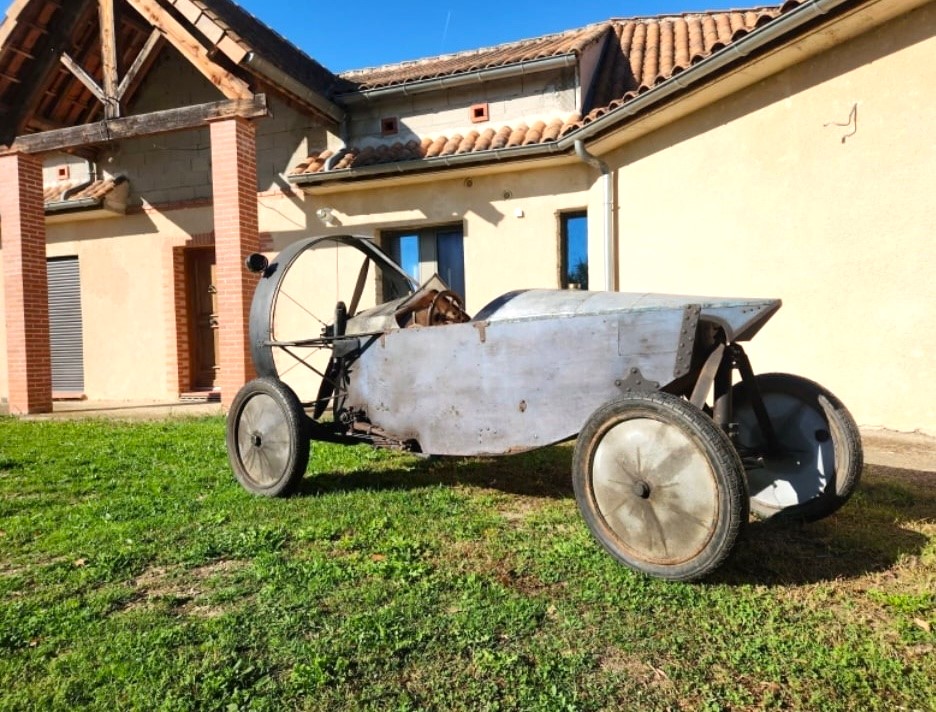 A rare 1921 Helica, known as the “wingless aeroplane,” is expected to fetch £105,000 at auction as collectors race to own this bizarre piece of automotive history.