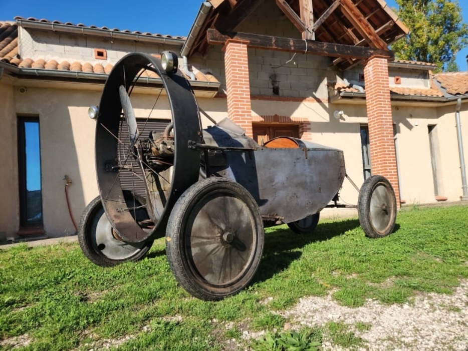 A rare 1921 Helica, known as the “wingless aeroplane,” is expected to fetch £105,000 at auction as collectors race to own this bizarre piece of automotive history.