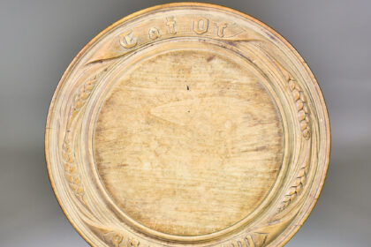 Britain’s largest breadboard collection of over 600 pieces, spanning from the 1700s to the 20th century, is being auctioned following the death of collector Rosslyn Neave.
