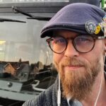 Bus driver Ben Reynolds from Cornwall looks so much like actor Charlie Hunnam that fans stop him daily for selfies and even tourists queue for photos outside his bus.