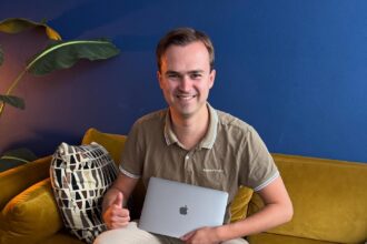 A Dutch man traded a pen up to a MacBook Air and now aims to barter his way to a house, highlighting tough housing costs for young buyers while turning swaps into an adventure.
