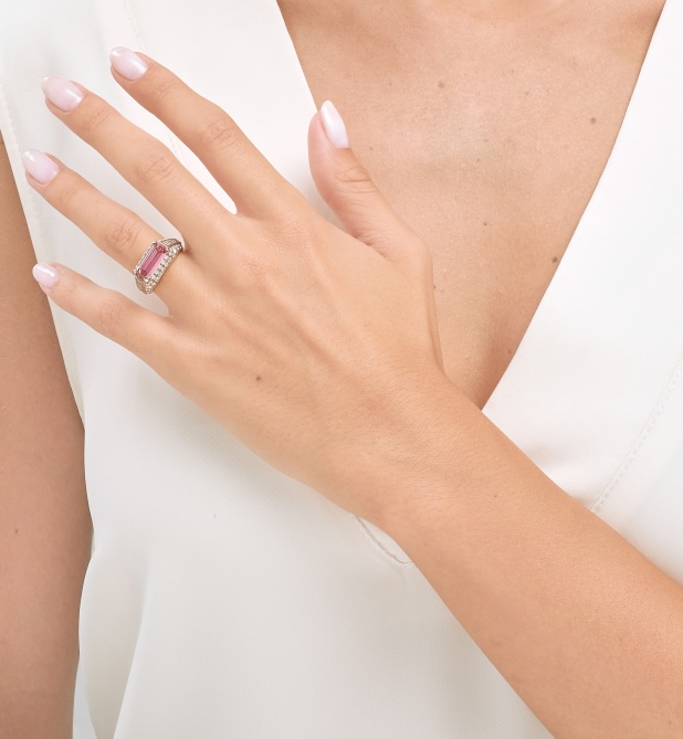 A woman discovered her family heirloom was not rose quartz but a rare 3.18 carat pink diamond in a Bulgari ring valued at up to £1m set to headline an Italian auction.