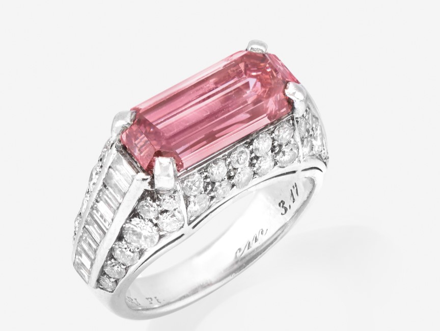 A woman discovered her family heirloom was not rose quartz but a rare 3.18 carat pink diamond in a Bulgari ring valued at up to £1m set to headline an Italian auction.
