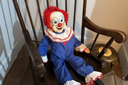 Ghost hunters Lee Steer and Sarah Carter claim their haunted clown doll “Bozo” rips off duvets, moves objects, and laughs on camera, terrifying owners and visitors alike.