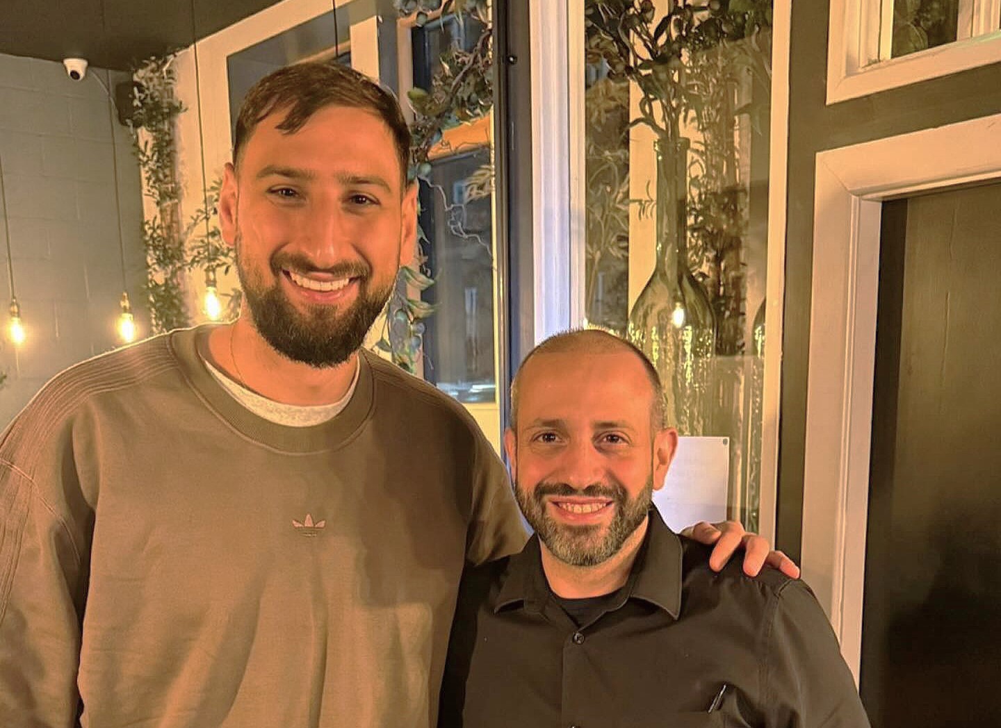 Gianluigi Donnarumma visited Erling Haaland’s favorite restaurant Vero Moderno twice in a week, enjoying the same Italian dishes that inspired Haaland’s famous goal streak.