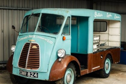 A 1956 Austin-Morris J Type milk float from ITV’s Heartbeat is heading to auction on October 23, expected to fetch up to £14,000 at The Haynes Motor Museum in Somerset.