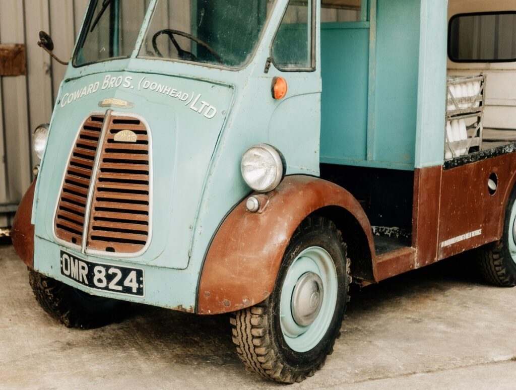 A 1956 Austin-Morris J Type milk float from ITV’s Heartbeat is heading to auction on October 23, expected to fetch up to £14,000 at The Haynes Motor Museum in Somerset.