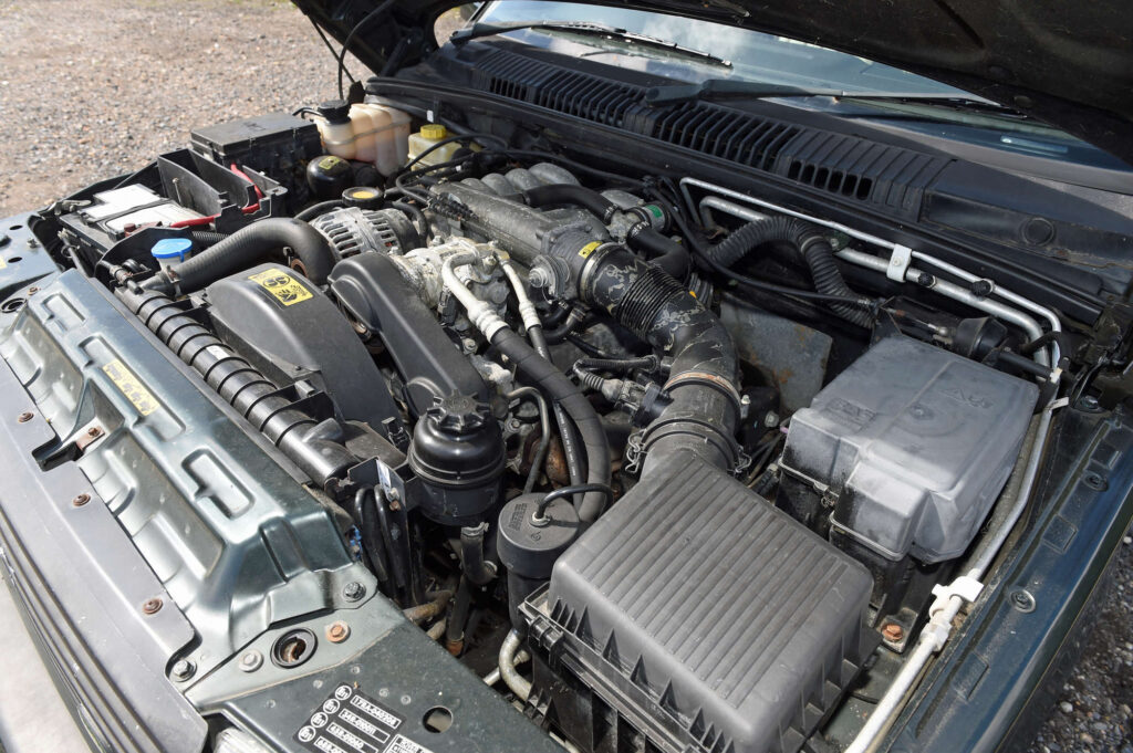 A 25 year old green Range Rover once used by the Royal Family is up for auction from £1,000 in Surrey, boasting luxury specs but sold without a valid MOT.