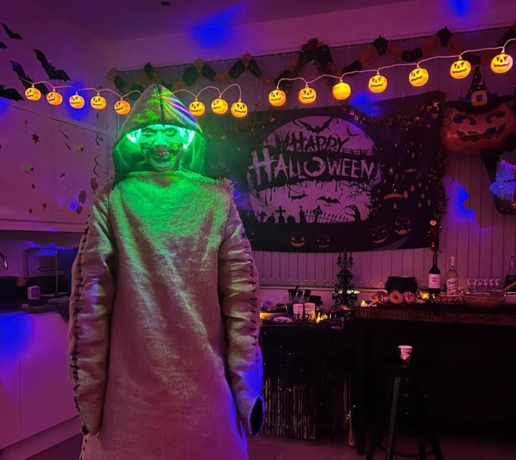 Mum-of-one Alison Goldsmith from Essex made over £500 in a week turning Halloween side hustles into profit, from pumpkin carving to spooky costumes and haunted house decor.