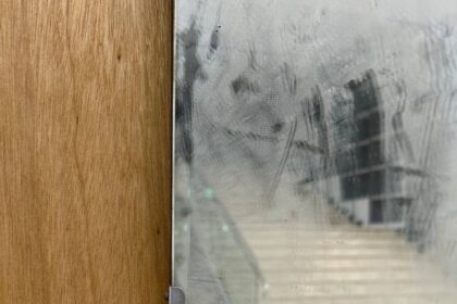 A cleaner accidentally ruined artist Chen Sung-chih’s mirror artwork at Taiwan’s Keelung Museum of Art after mistaking its dusty surface for dirt and wiping it clean.