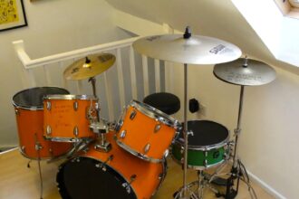 Ed Sheeran’s old orange drum kit, played and painted by him as a teen, is up for sale on eBay for £5,000 after being donated to charity and signed by the superstar.