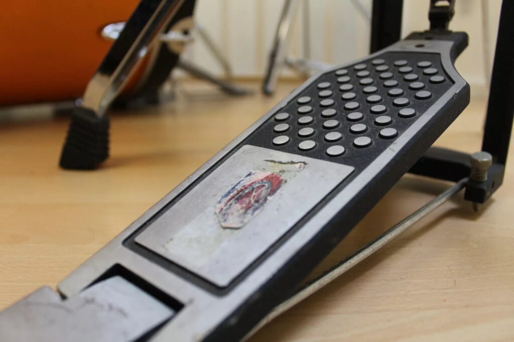 Ed Sheeran’s old orange drum kit, played and painted by him as a teen, is up for sale on eBay for £5,000 after being donated to charity and signed by the superstar.