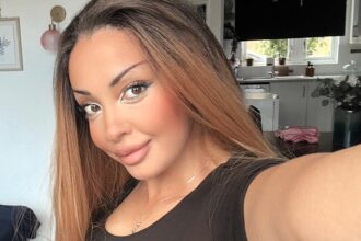 Frugal mum Charlene Woracker shows how to cook a full Christmas dinner for a family of four for just 10 pounds proving budget friendly festive meals can still be delicious and joyful.