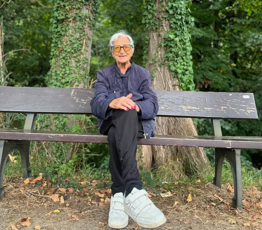 Bodybuilding centenarian Iñaxi Lasa trains two hours daily at 101 sharing her longevity secrets of strength exercise olive oil vegetables and resilience while inspiring thousands online with her routine.