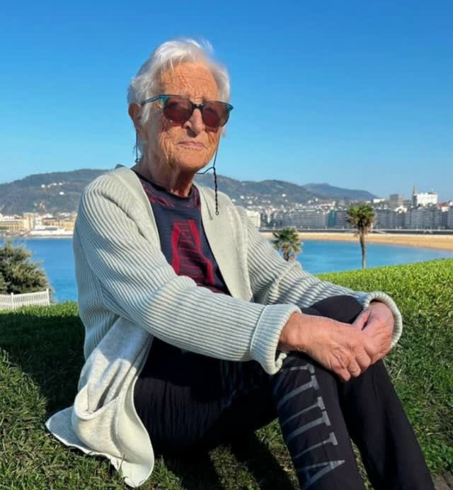Bodybuilding centenarian Iñaxi Lasa trains two hours daily at 101 sharing her longevity secrets of strength exercise olive oil vegetables and resilience while inspiring thousands online with her routine.