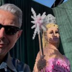 Jeff Goldblum reveals he’s given up meat and poultry after filming Wicked alongside Ariana Grande and Cynthia Erivo, saying the role inspired him to live more compassionately.