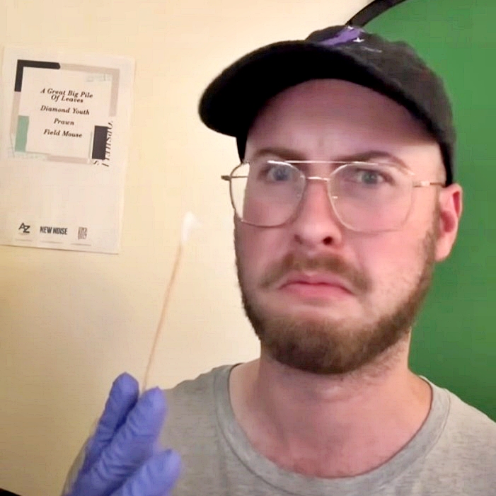 A microbiologist’s pizza experiment shocks TikTok after revealing high bacteria on fresh pepperoni slices. Day-old pizza showed less growth, leaving viewers baffled but unfazed.