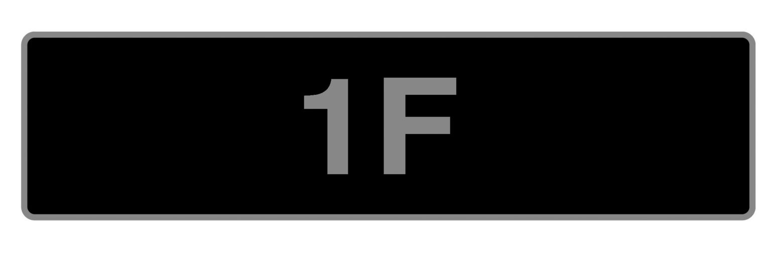 The 1F number plate sold for 905000 pounds after fierce bidding making it Britain’s most expensive plate and surpassing JB1 as collectors chased its rare prestige today.