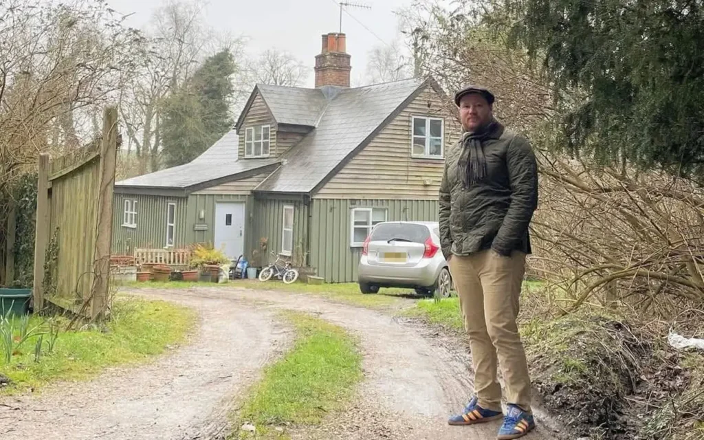 Only Fools and Horses superfan Jason Allen travels over 3000 miles across the UK visiting iconic filming locations spending 1500 pounds as he celebrates his love for the classic sitcom.