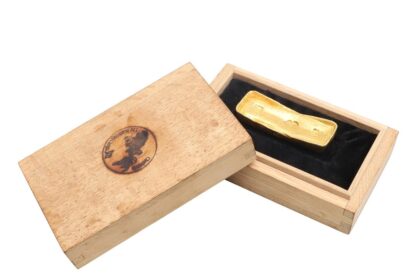 A rare gold bar from the 1752 Geldermalsen shipwreck could sell for £30,000. The 13oz Chinese Sycee ingot, part of the Nanking cargo, remains in remarkable condition.