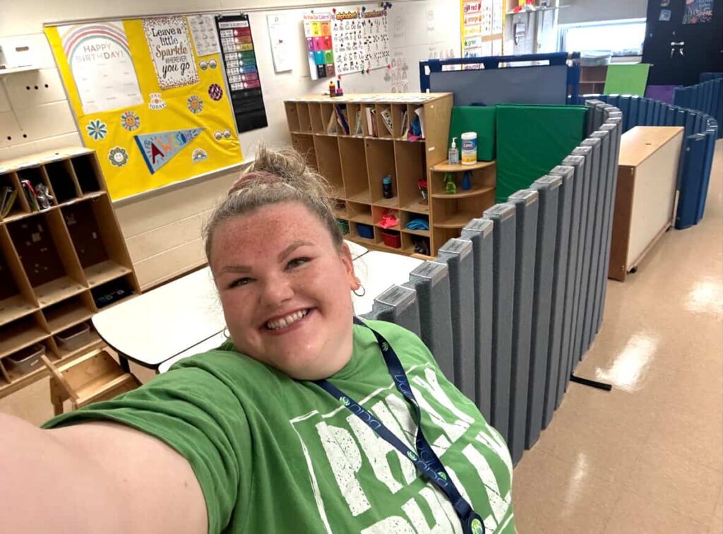 Teacher goes viral after buying food for hungry students inspiring over 5000 dollars in donations that help her school provide meals and support families during SNAP benefit cuts.