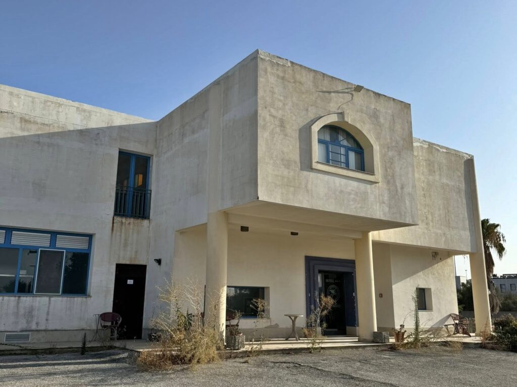An urban explorer uncovered an abandoned Sicilian hotel with furnished rooms and a decaying swimming pool frozen in time offering a haunting glimpse into its forgotten past.