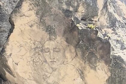 Locals in Colombia were stunned after spotting what they believe is the face of the Virgin Mary on a mountain near Sogamoso, drawing crowds of pilgrims and sparking viral debate online.