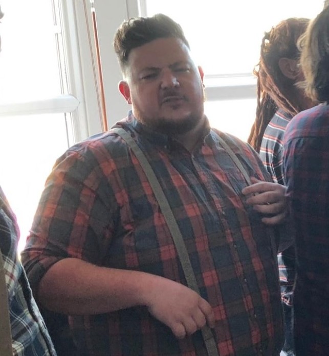 Man sheds 14.5 stone after secret 7000 calorie binges joining a football weight loss programme transforming his health confidence and life with consistency and smart food swaps.