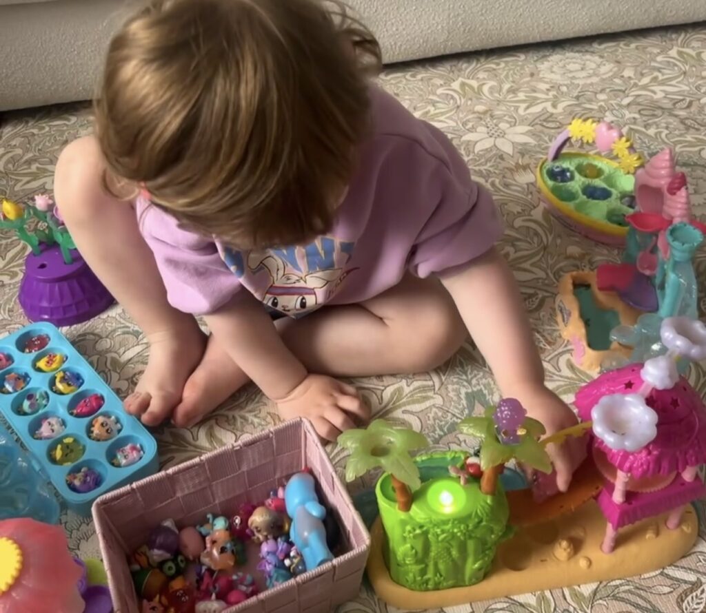 Mum saves big on Christmas by buying second hand toys on Vinted scooping bargain Disney dolls and vintage finds while stretching her budget further and inspiring others to shop preloved.